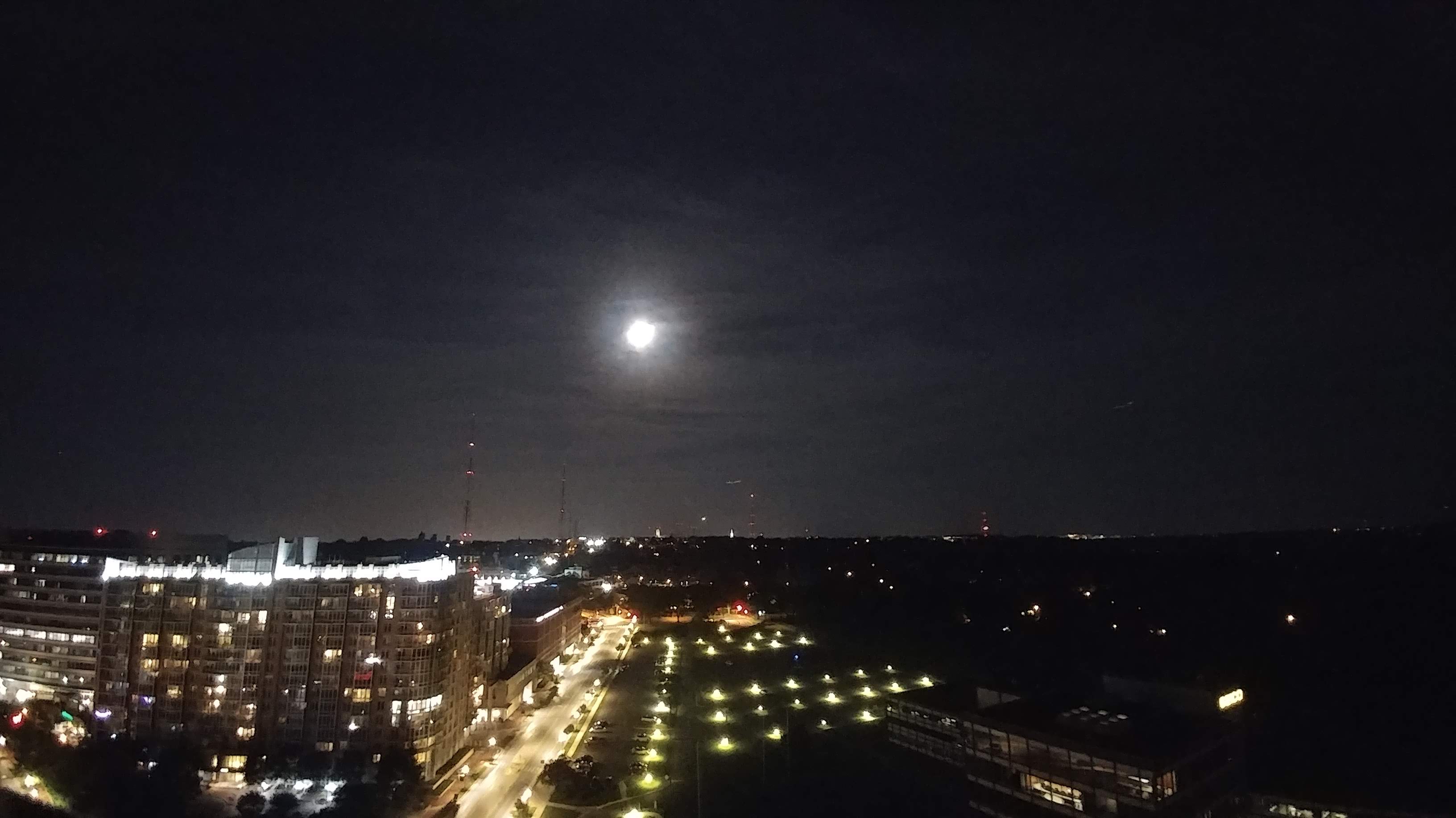 Night View from Rooftop Deck.  Willoughby Studio Apartment.